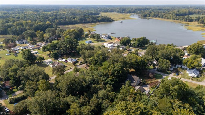 Photo 6 of 21 residential for sale in Isle of Wight County virginia