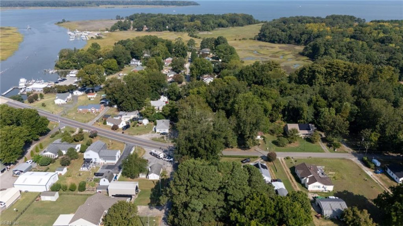 Photo 7 of 21 residential for sale in Isle of Wight County virginia