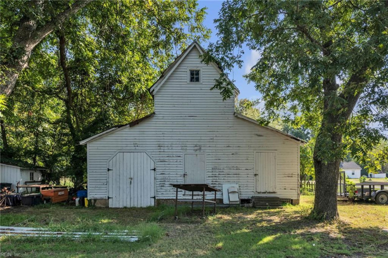 Photo 9 of 21 residential for sale in Isle of Wight County virginia