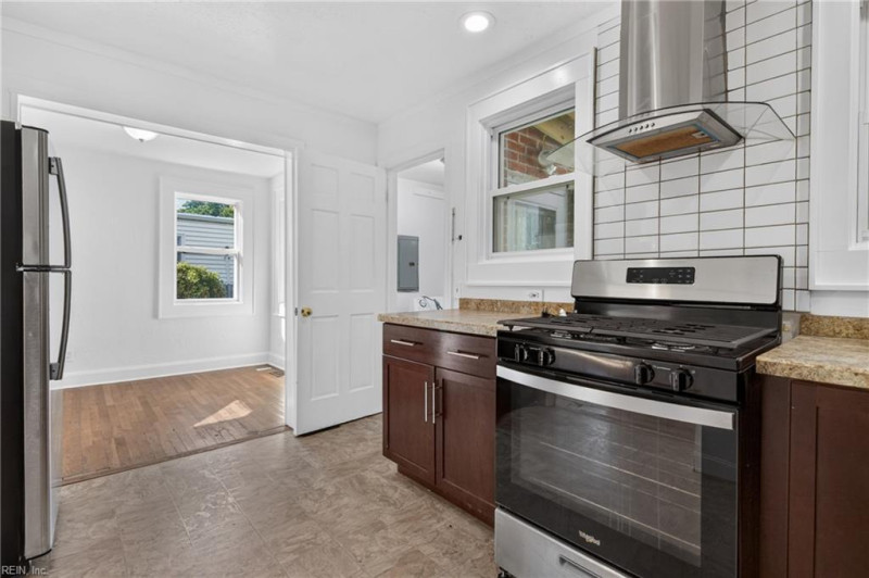 Photo 10 of 48 residential for sale in Norfolk virginia