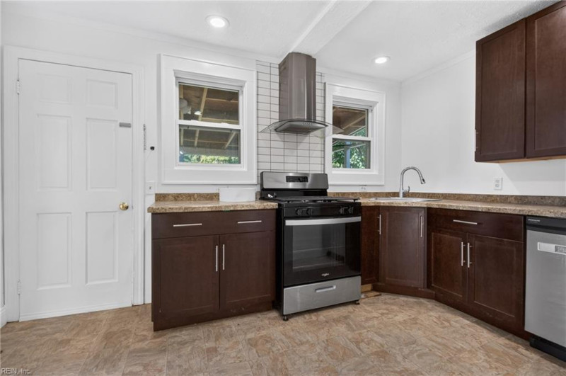 Photo 11 of 48 residential for sale in Norfolk virginia