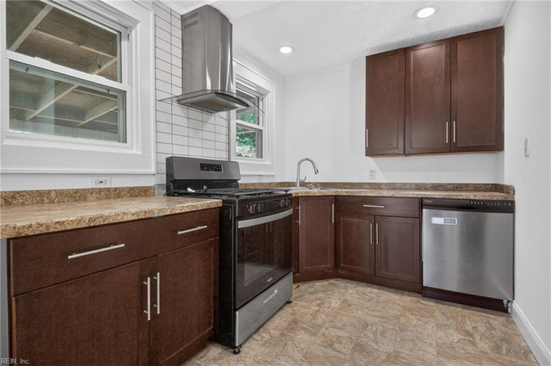 Photo 13 of 48 residential for sale in Norfolk virginia