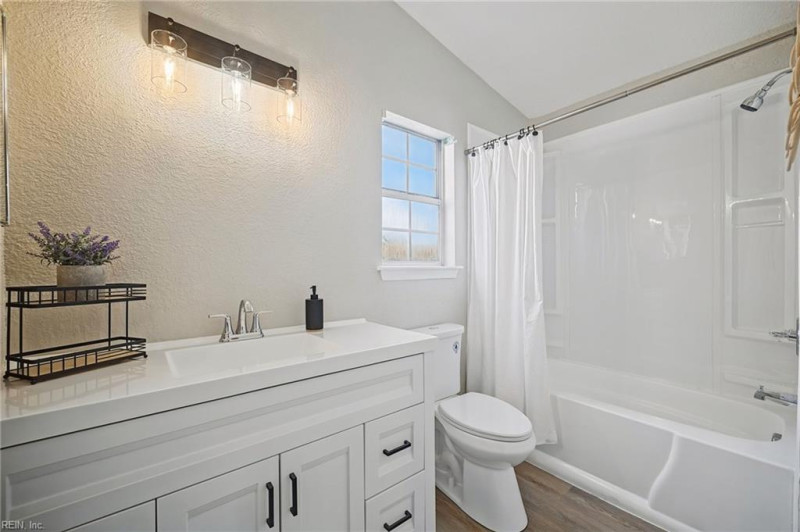 Photo 14 of 39 residential for sale in Virginia Beach virginia