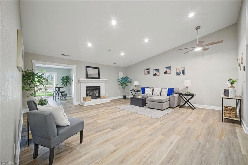 Photo 3 of 39 residential for sale in Virginia Beach virginia