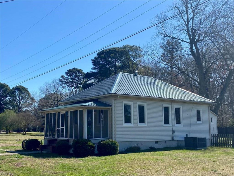 Photo 1 of 20 residential for sale in Isle of Wight County virginia