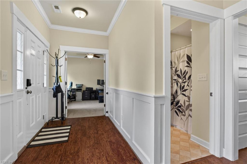 Photo 4 of 37 residential for sale in Chesapeake virginia