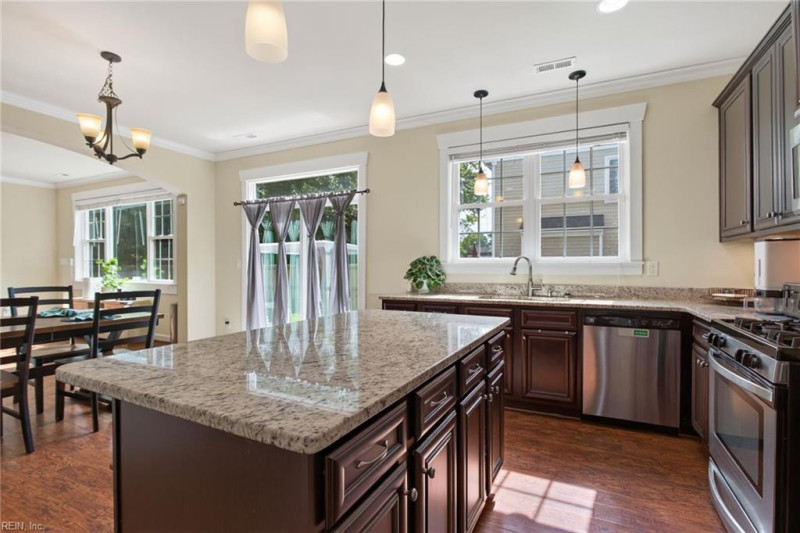 Photo 9 of 37 residential for sale in Chesapeake virginia