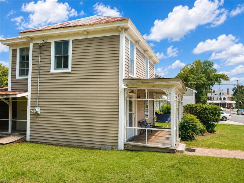 Photo 3 of 44 residential for sale in Middlesex County virginia