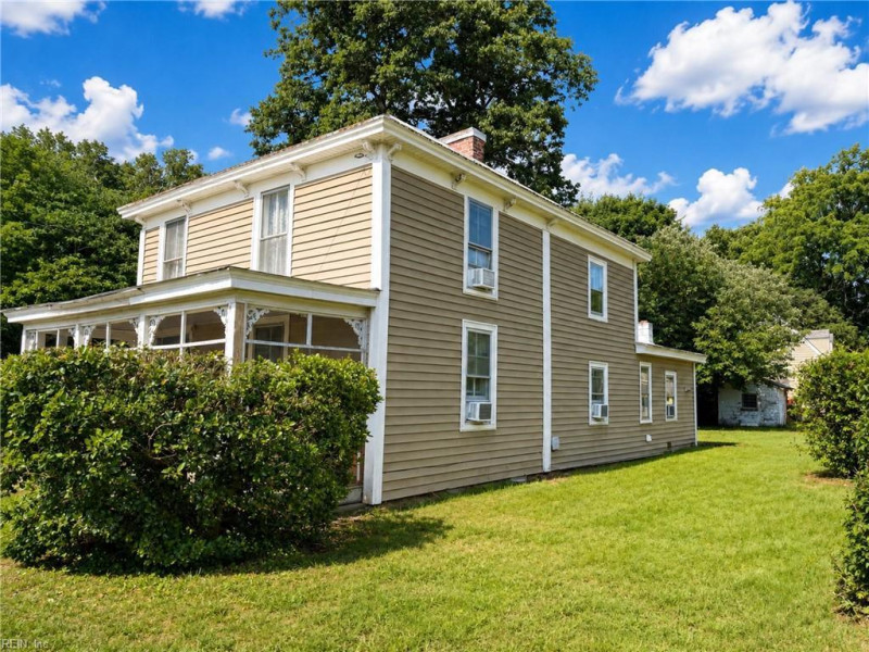 Photo 4 of 44 residential for sale in Middlesex County virginia
