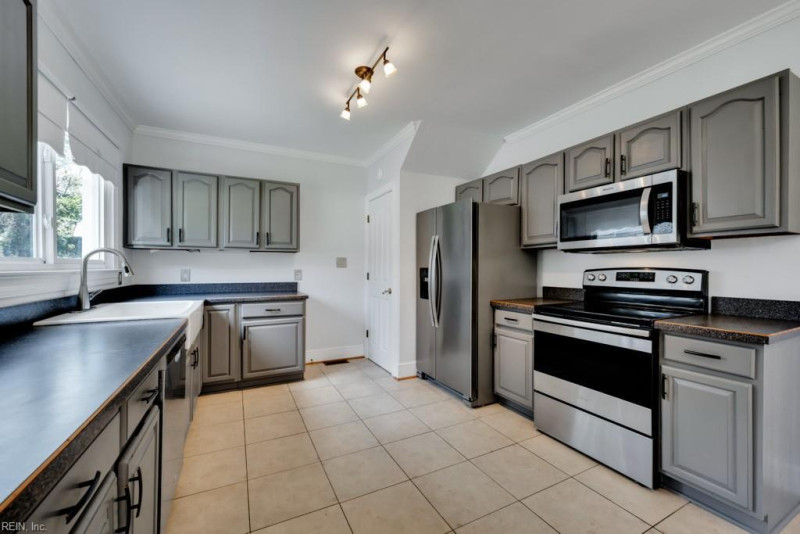 Photo 11 of 35 residential for sale in Hampton virginia