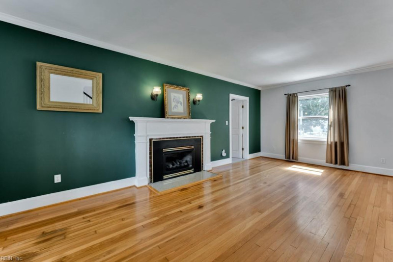 Photo 4 of 35 residential for sale in Hampton virginia