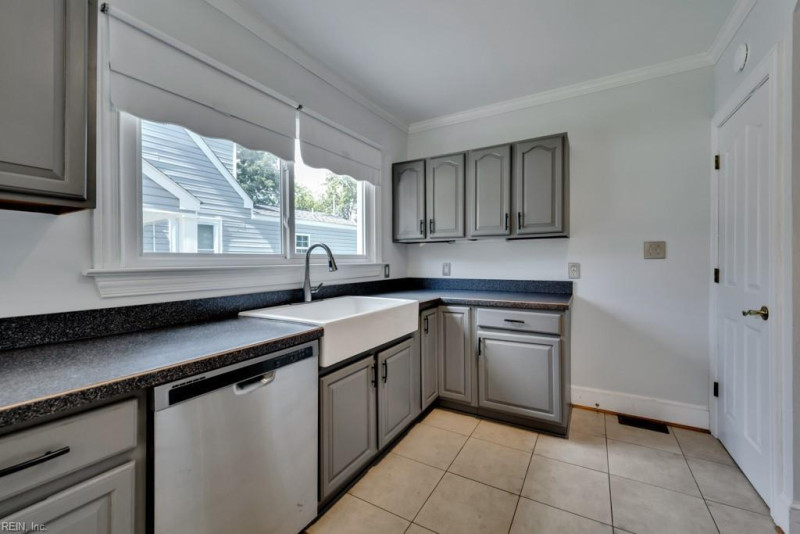 Photo 9 of 35 residential for sale in Hampton virginia