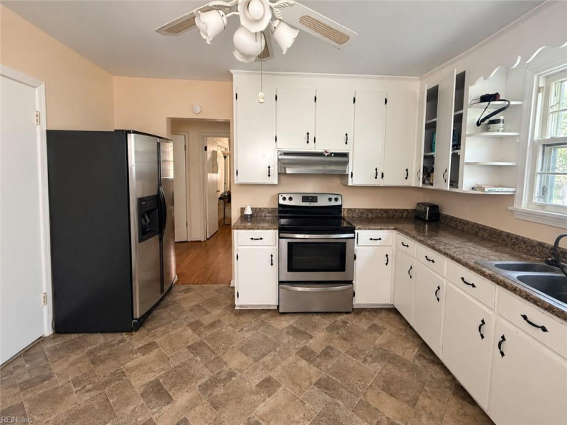 Photo 3 of 8 residential for sale in Portsmouth virginia