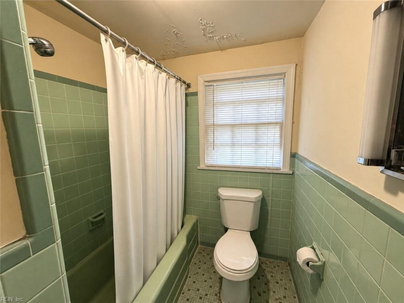 Photo 7 of 8 residential for sale in Portsmouth virginia