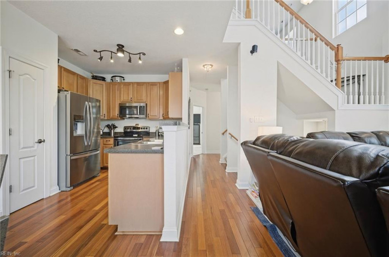 Photo 10 of 41 residential for sale in Virginia Beach virginia