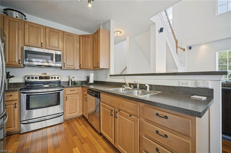 Photo 11 of 41 residential for sale in Virginia Beach virginia