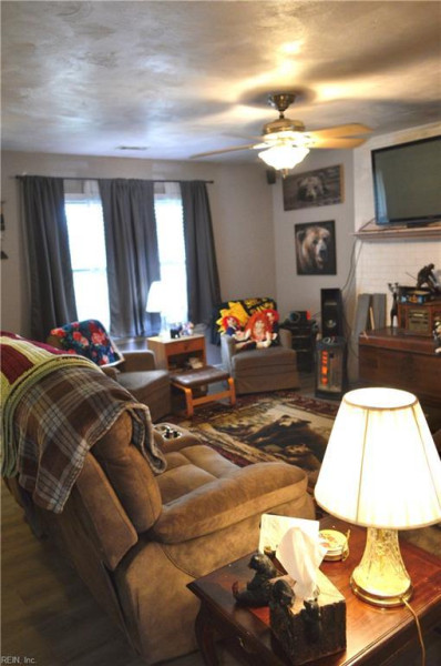 Photo 2 of 14 residential for sale in Suffolk virginia