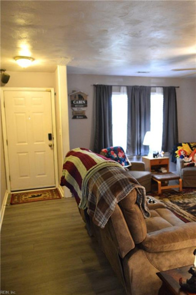 Photo 3 of 14 residential for sale in Suffolk virginia