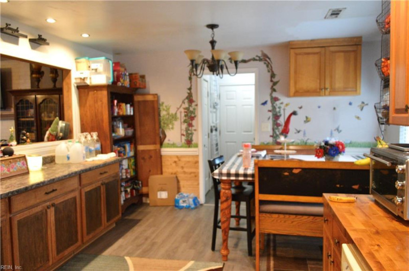 Photo 5 of 14 residential for sale in Suffolk virginia