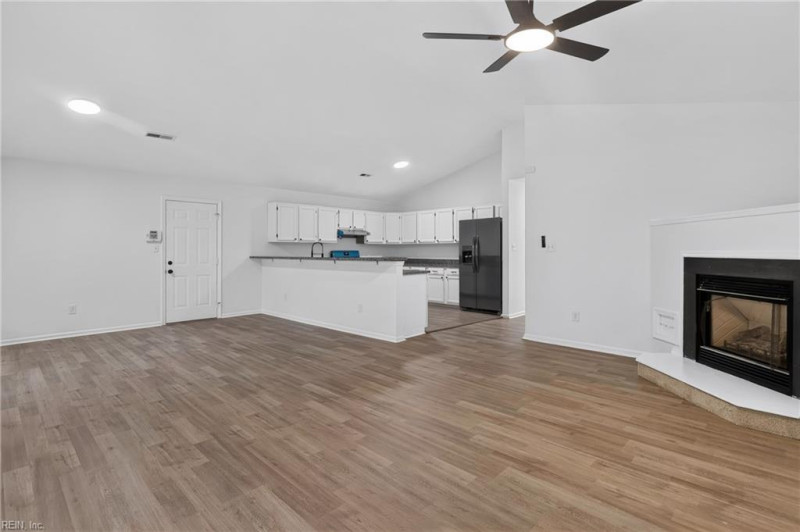 Photo 10 of 50 residential for sale in Chesapeake virginia