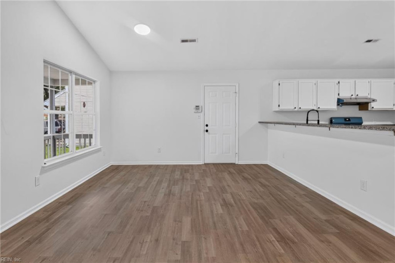 Photo 11 of 50 residential for sale in Chesapeake virginia