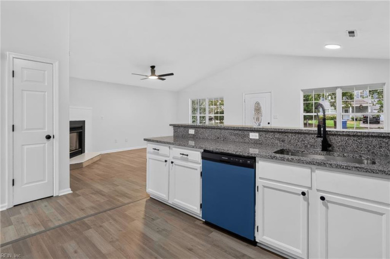Photo 13 of 50 residential for sale in Chesapeake virginia