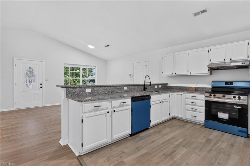 Photo 14 of 50 residential for sale in Chesapeake virginia