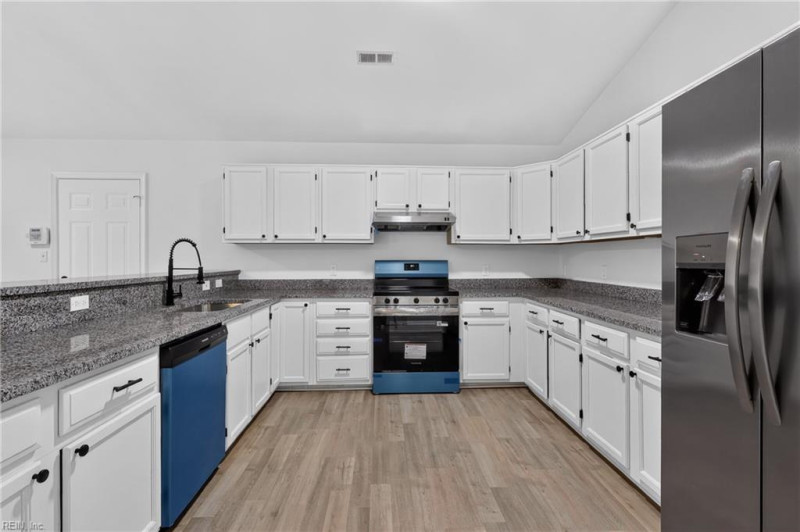 Photo 16 of 50 residential for sale in Chesapeake virginia