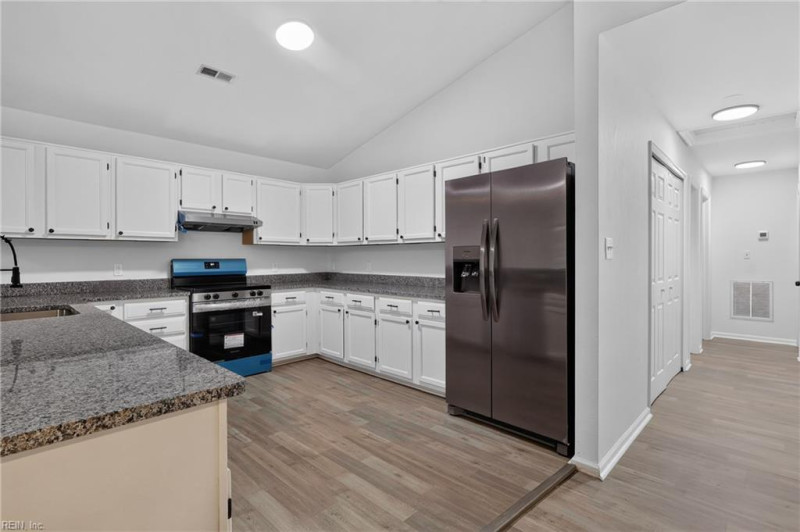 Photo 17 of 50 residential for sale in Chesapeake virginia