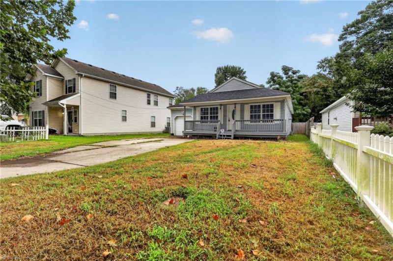 Photo 3 of 50 residential for sale in Chesapeake virginia