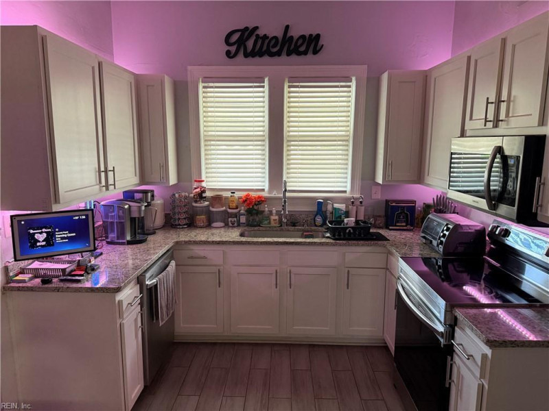 Photo 17 of 27 residential for sale in Norfolk virginia