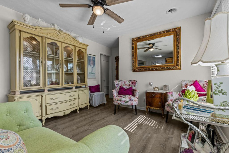 Photo 3 of 29 residential for sale in Suffolk virginia