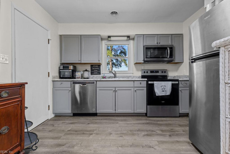 Photo 5 of 29 residential for sale in Suffolk virginia