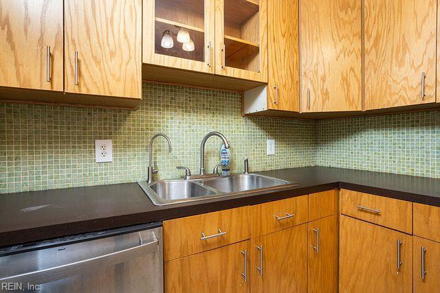Photo 8 of 31 residential for sale in Norfolk virginia