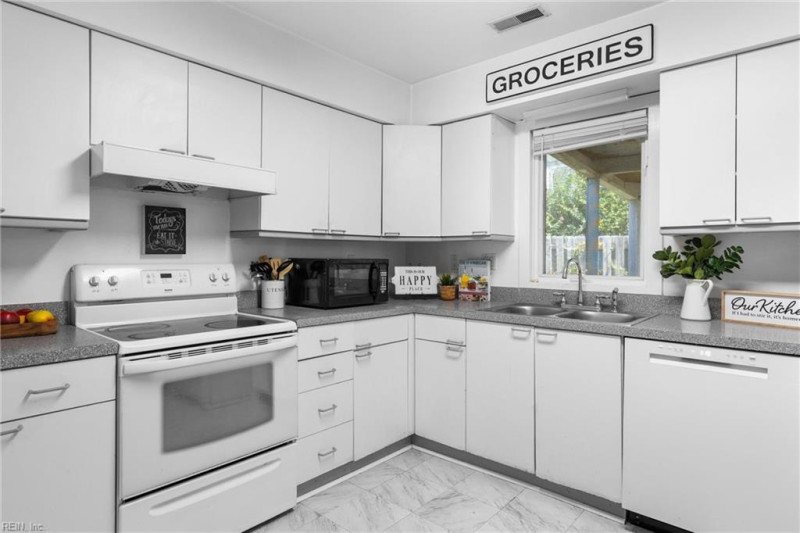 Photo 10 of 25 residential for sale in Virginia Beach virginia
