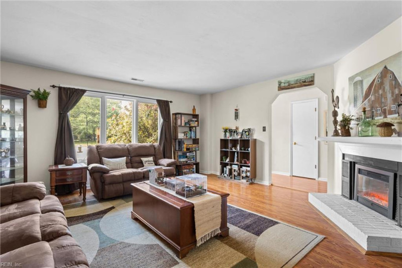 Photo 4 of 25 residential for sale in Virginia Beach virginia