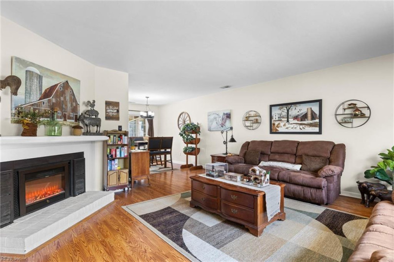 Photo 5 of 25 residential for sale in Virginia Beach virginia