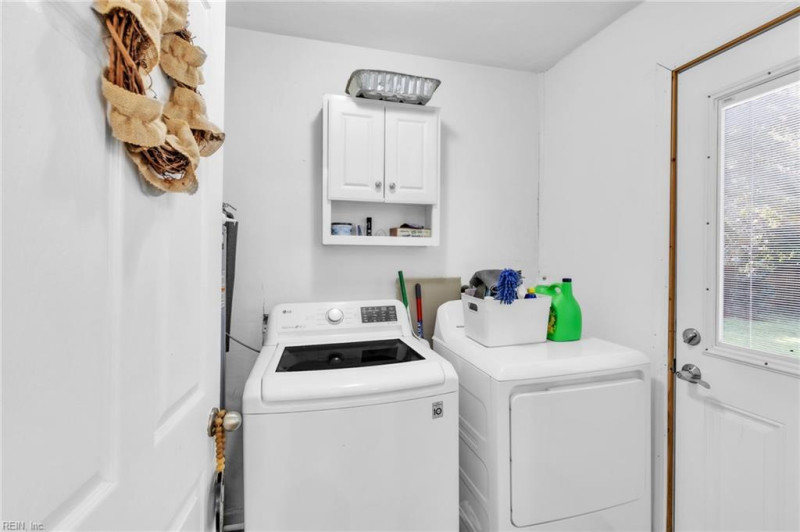 Photo 16 of 35 residential for sale in Portsmouth virginia