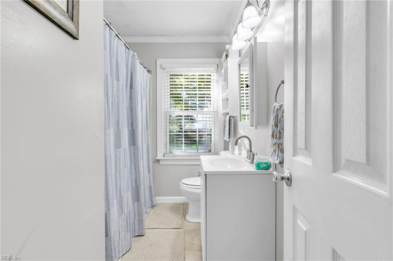 Photo 18 of 35 residential for sale in Portsmouth virginia