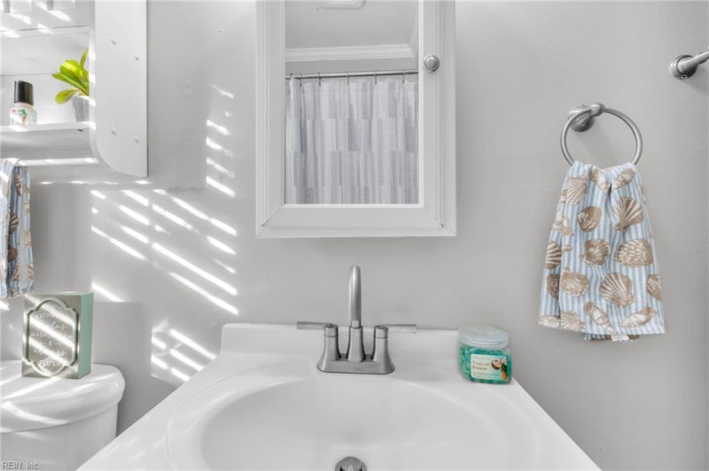 Photo 19 of 35 residential for sale in Portsmouth virginia