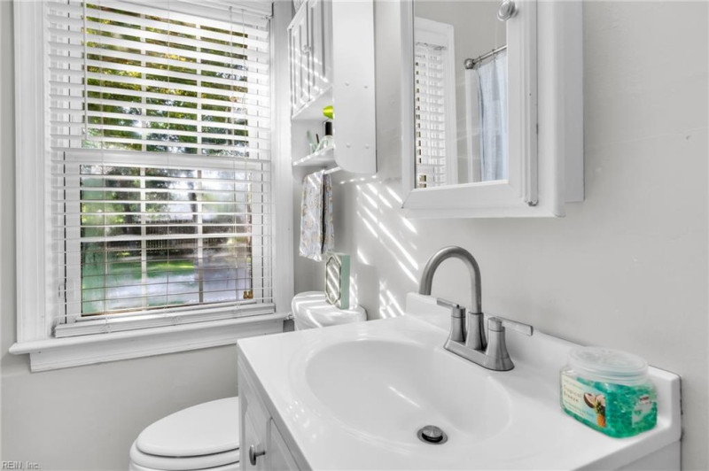 Photo 21 of 35 residential for sale in Portsmouth virginia
