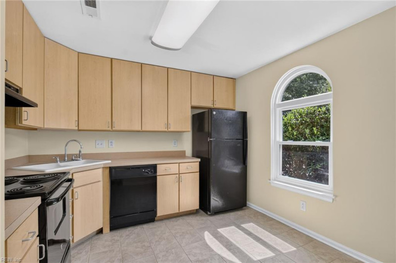 Photo 10 of 28 residential for sale in Newport News virginia