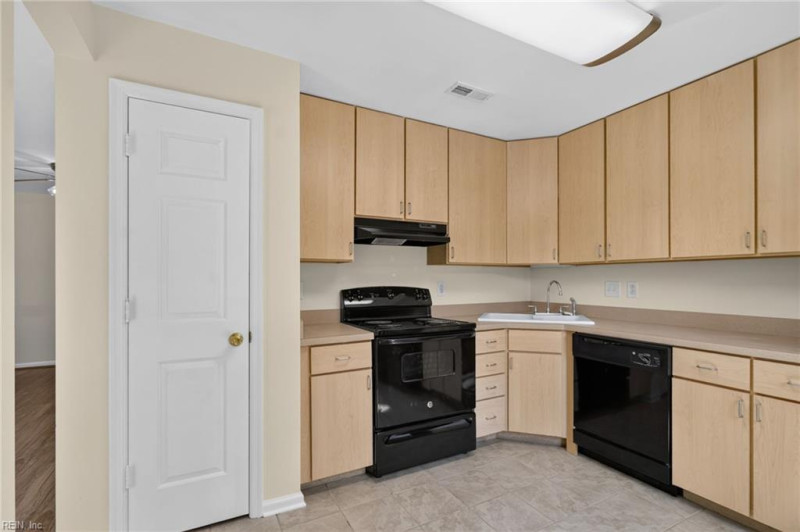 Photo 11 of 28 residential for sale in Newport News virginia