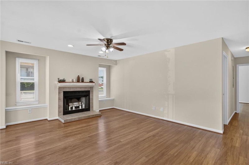 Photo 4 of 28 residential for sale in Newport News virginia