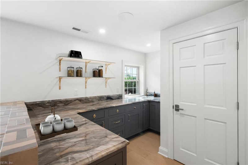 Photo 11 of 46 residential for sale in Virginia Beach virginia