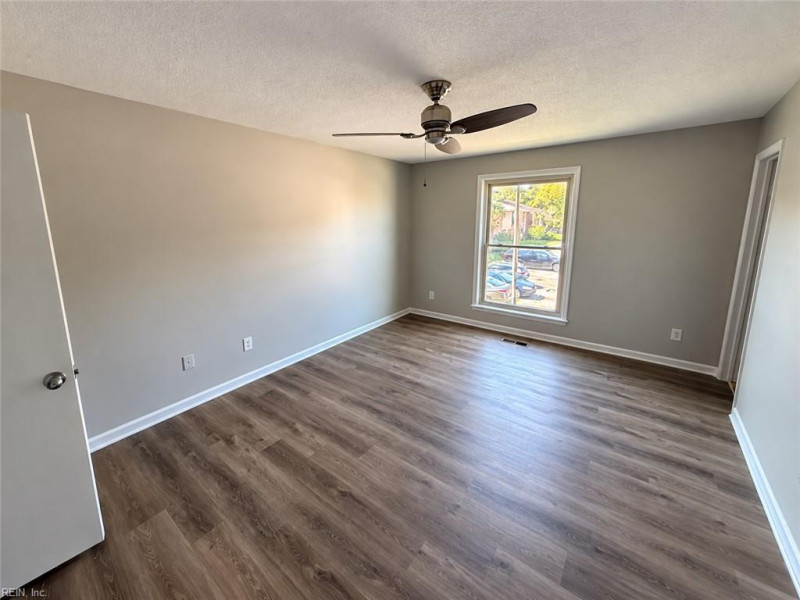 Photo 11 of 30 residential for sale in Virginia Beach virginia