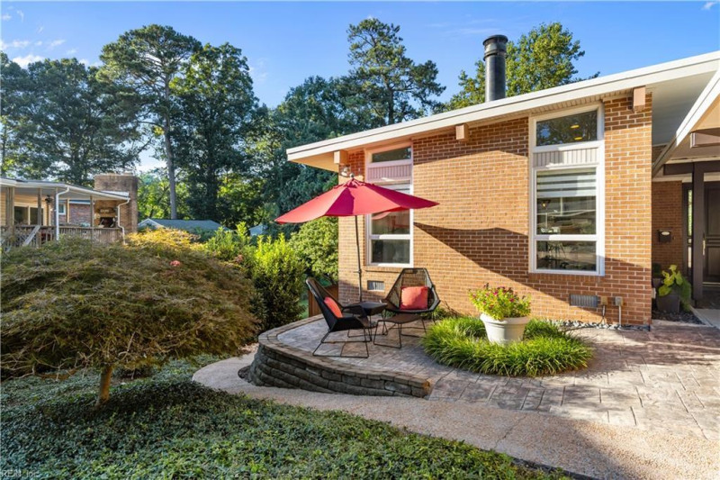 Photo 3 of 47 residential for sale in Newport News virginia