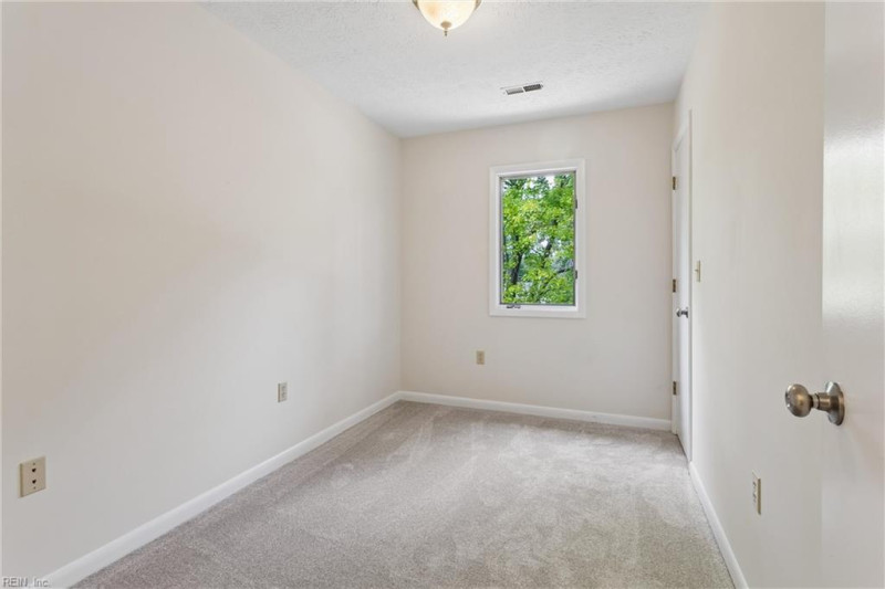 Photo 32 of 50 residential for sale in York County virginia