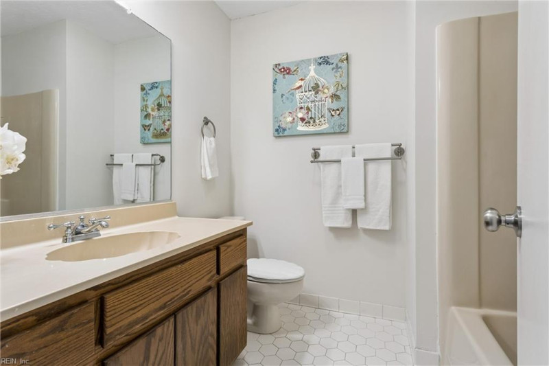 Photo 35 of 50 residential for sale in York County virginia