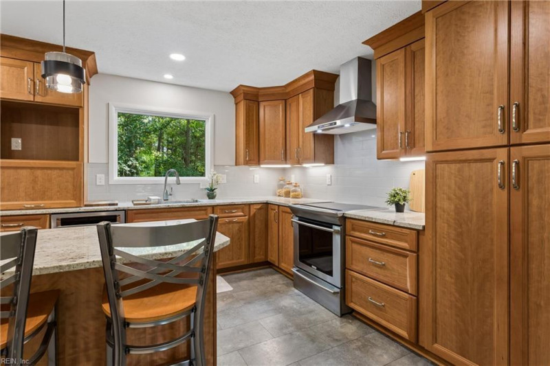 Photo 7 of 50 residential for sale in York County virginia